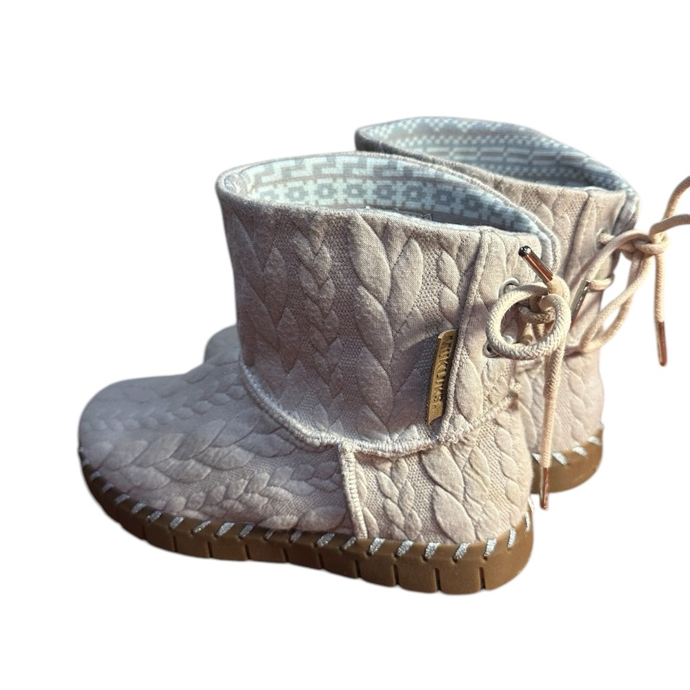 Muk Luks Cozy Cream Knit Women's Boots. Size 6 - Picture 3 of 4